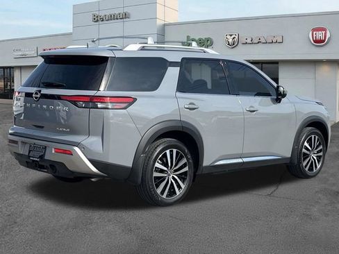 Used 2025 Nissan Pathfinder Platinum FWD image 7