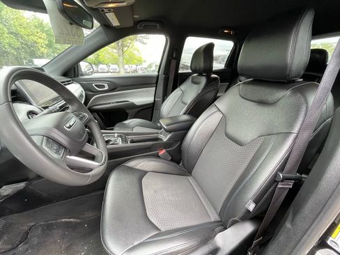 Used 2024 Jeep Compass Latitude AWD/4WD image 24