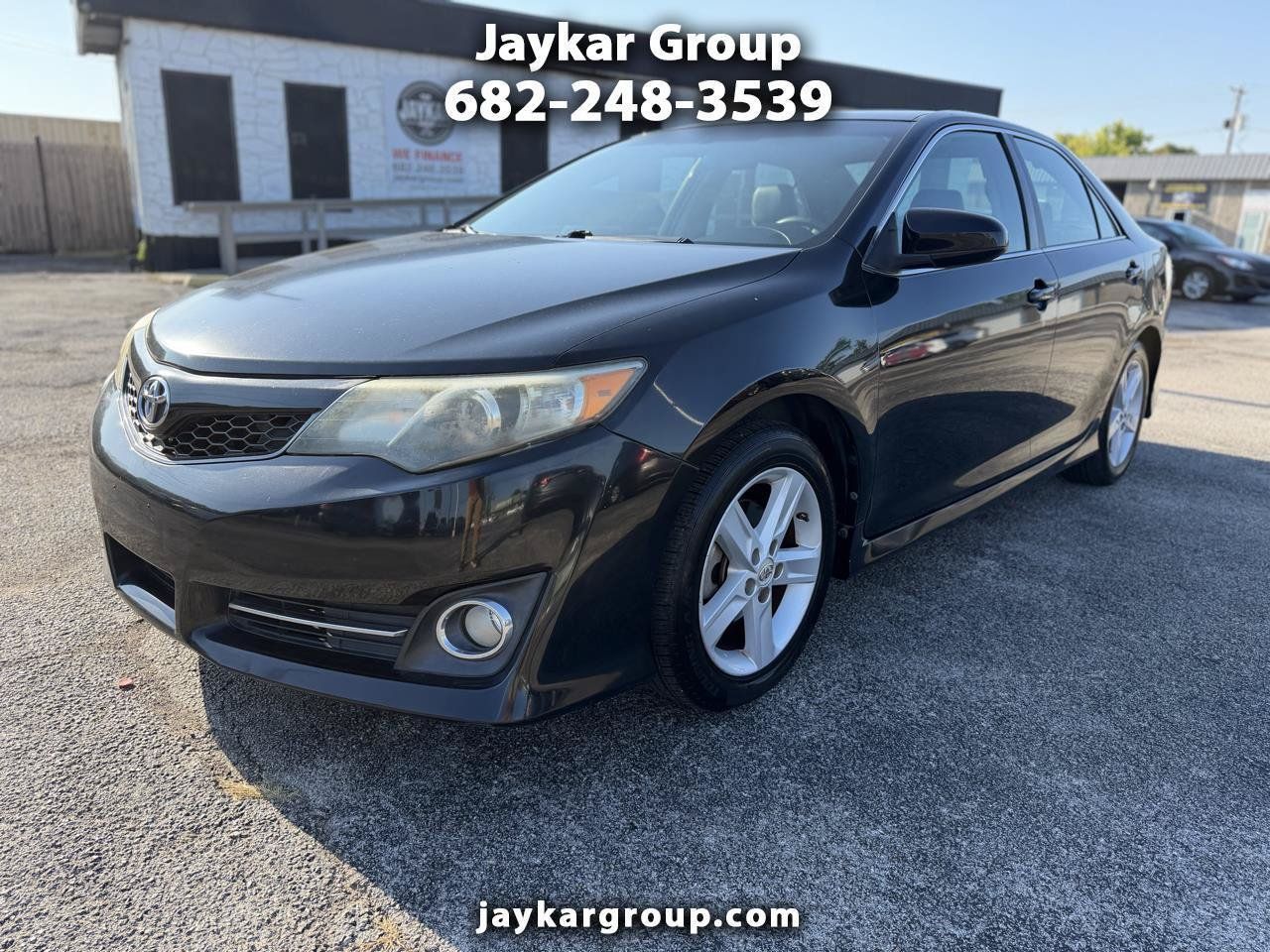 Used 2012 Toyota Camry SE FWD image 1