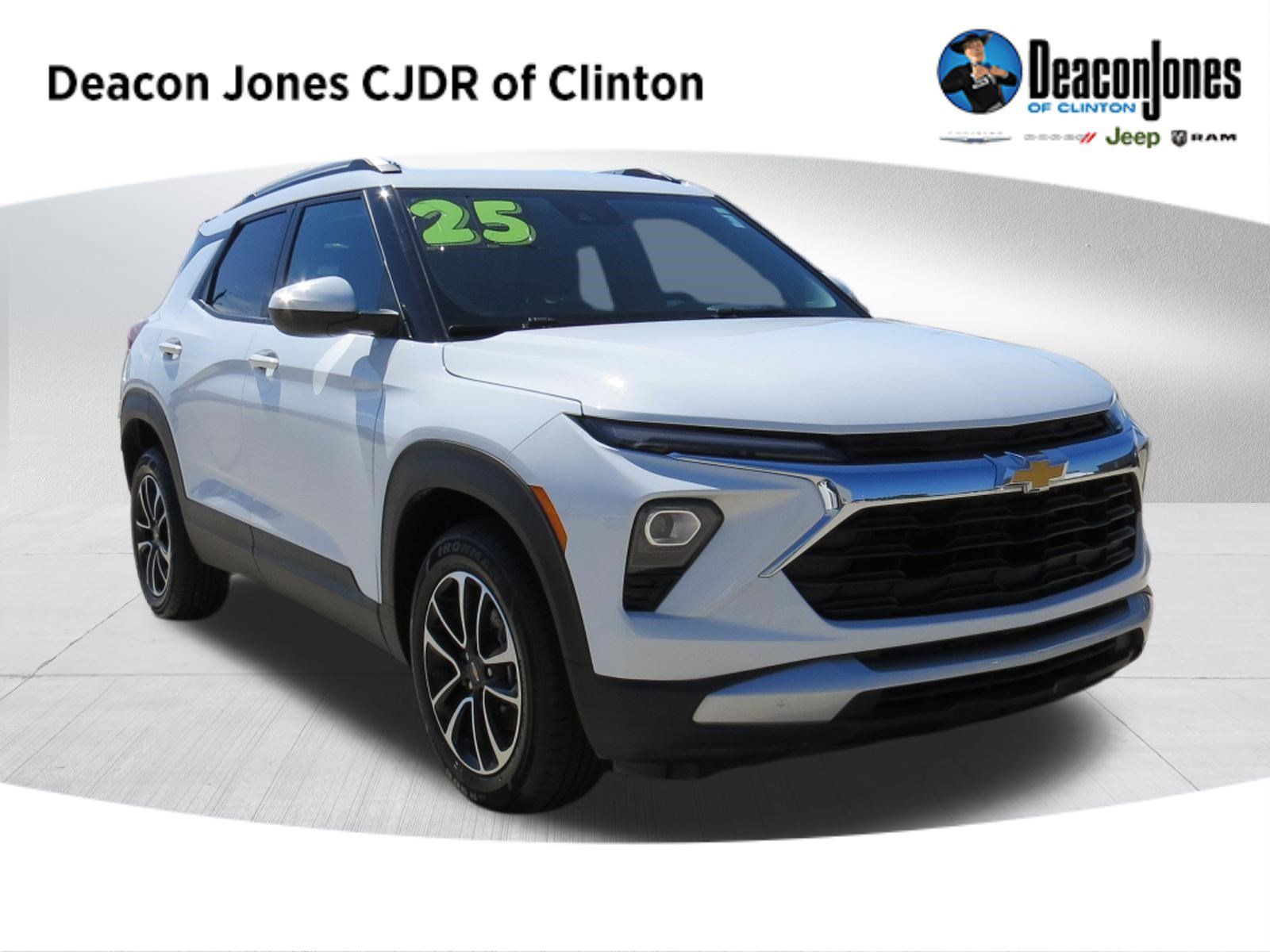 Used 2025 Chevrolet TrailBlazer LT FWD image 1