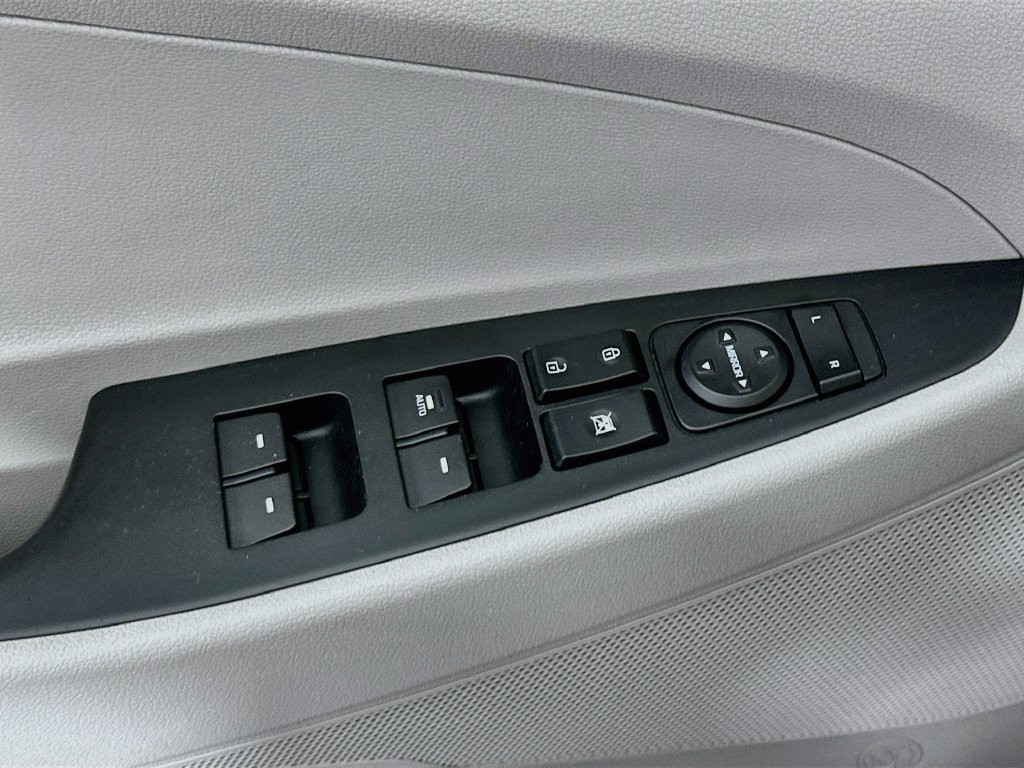 Used 2018 Hyundai Tucson Value FWD image 18