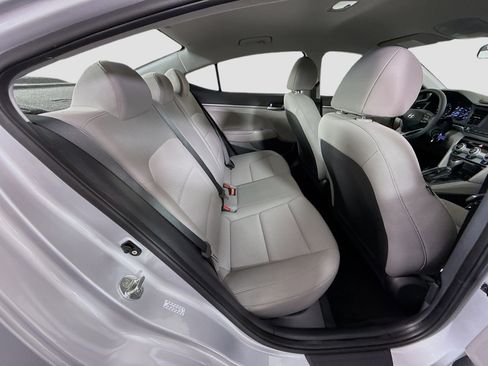 Used 2019 Hyundai Elantra SE image 26