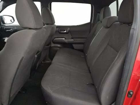 Used 2017 Toyota Tacoma TRD Sport AWD/4WD image 10