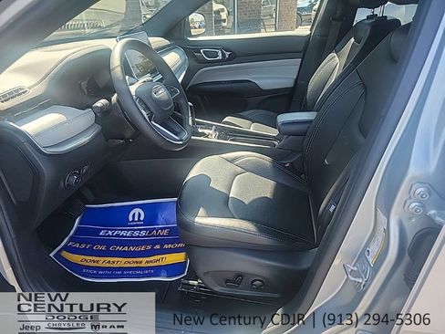 Used 2025 Jeep Compass Limited AWD/4WD image 10