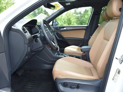 Used 2022 Volkswagen Tiguan SE AWD/4WD image 12