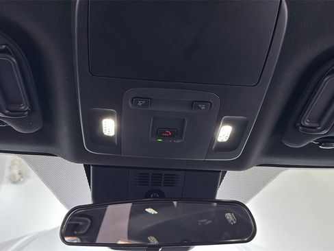 Used 2025 Toyota Camry SE image 11