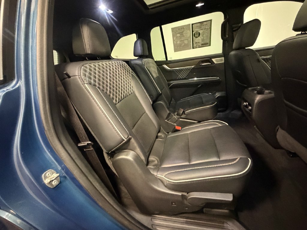 Used 2024 GMC Acadia Denali w/ Super Cruise Package AWD/4WD image 14