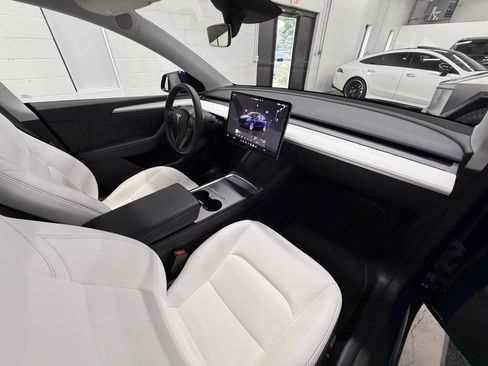 Used 2024 Tesla Model Y Long Range AWD/4WD image 19