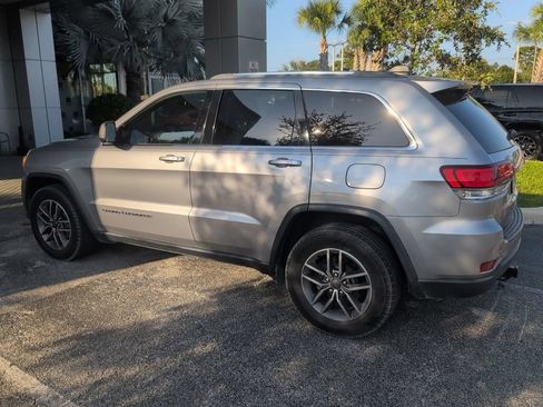 Used 2020 Jeep Grand Cherokee Laredo w/ 18" Wheel & 8.4" Radio Group RWD image 3