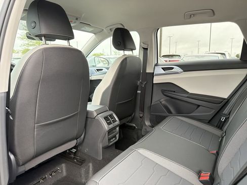 New 2026 Volkswagen Taos SE FWD image 12
