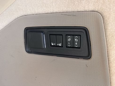 Used 2021 Cadillac Escalade Premium Luxury AWD/4WD image 14