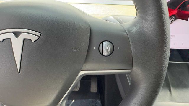 Used 2021 Tesla Model Y Long Range AWD/4WD image 25