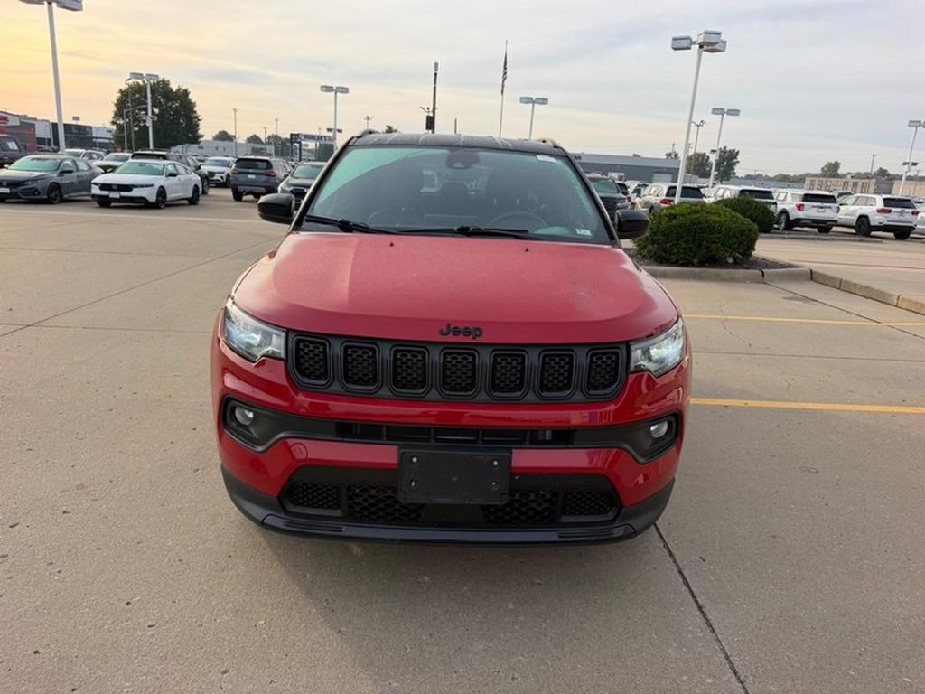 Used 2023 Jeep Compass Latitude w/ Convenience Group AWD/4WD image 8