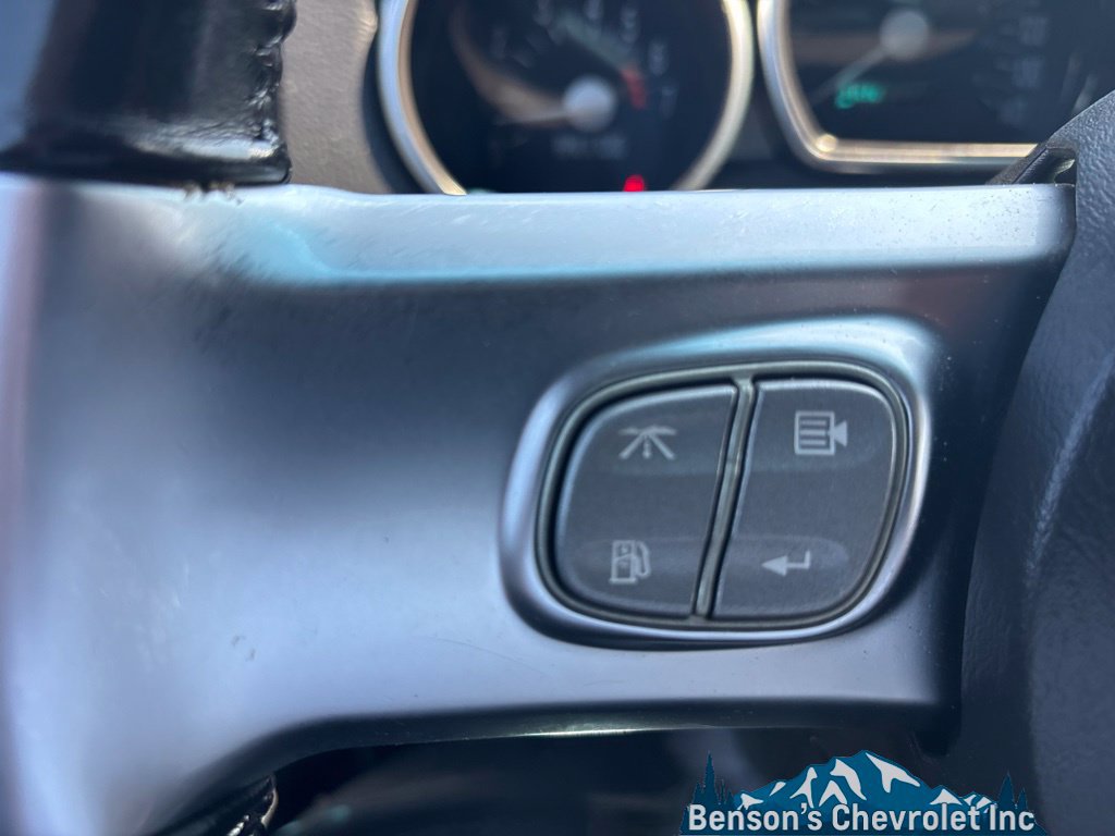 Used 2004 Chevrolet SSR w/ Preferred Equipment Group RWD image 17