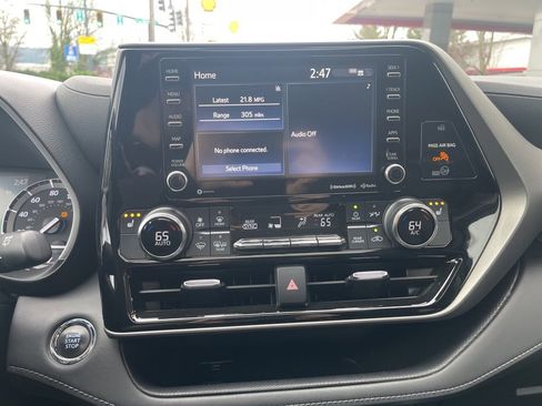 Used 2022 Toyota Highlander XLE image 65