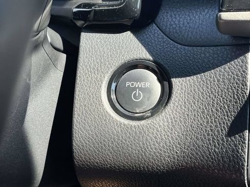 Used 2025 Toyota Camry SE FWD image 32