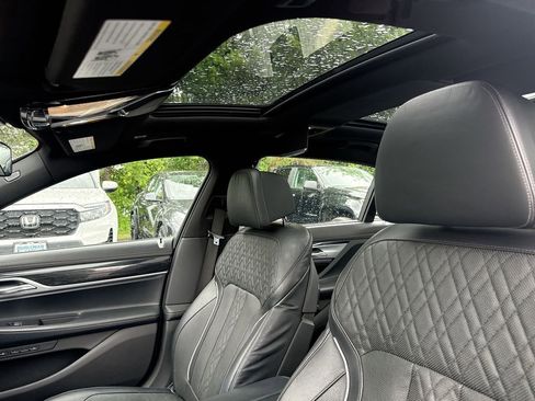 Used 2022 BMW 750i xDrive w/ Executive Package AWD/4WD image 16
