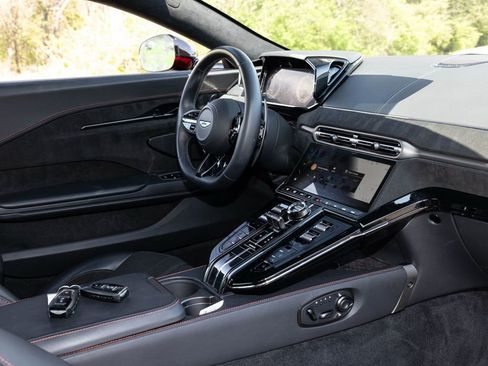 Used 2025 Aston Martin V8 Vantage Coupe RWD image 50