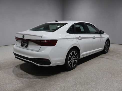 Used 2025 Volkswagen Jetta Sport FWD image 2