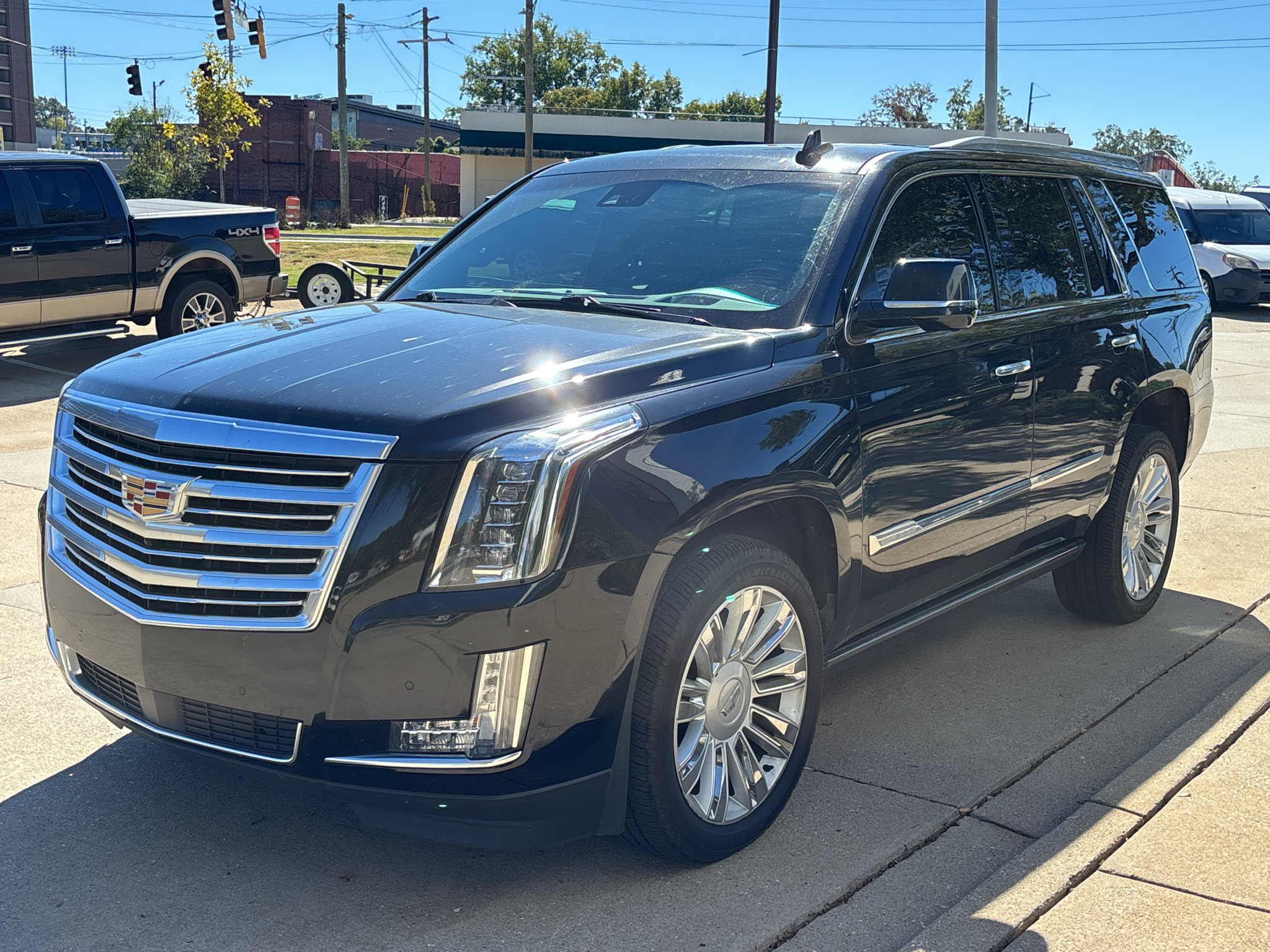 Used 2015 Cadillac Escalade Platinum AWD/4WD image 4