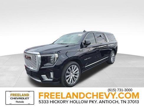 Used 2022 GMC Yukon XL Denali w/ Denali Premium Package AWD/4WD image 5