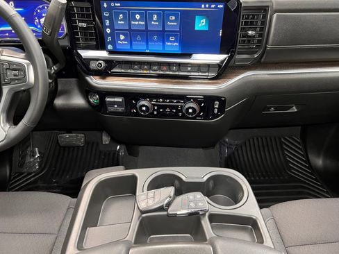 Used 2025 Chevrolet Silverado 1500 LT AWD/4WD image 15