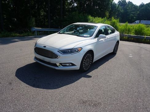 Used 2017 Ford Fusion SE FWD image 22
