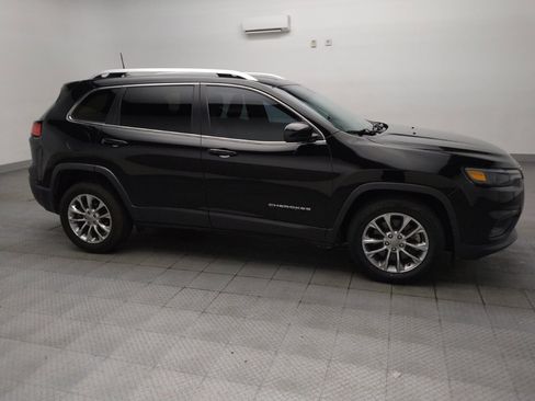 Used 2019 Jeep Cherokee Latitude Plus w/ Comfort/Convenience Group FWD image 11