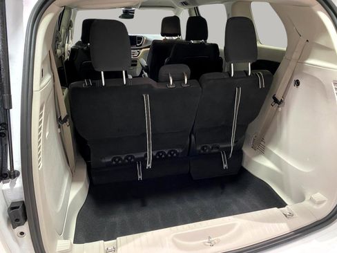 Used 2022 Chrysler Voyager LX image 22