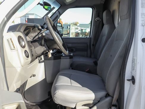 Used 2016 Ford E-350 and Econoline 350 Super Duty image 19