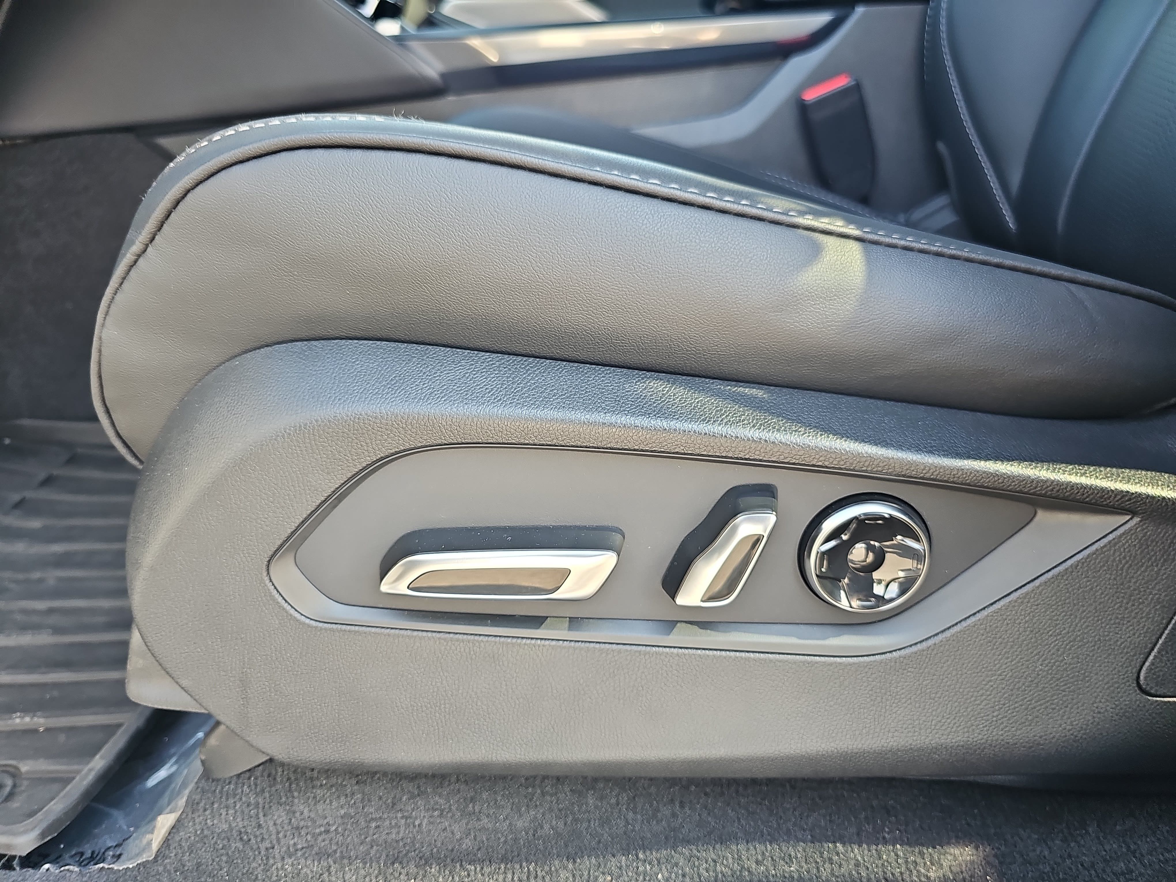 Certified 2026 Acura MDX w/ Technology Package FWD image 29