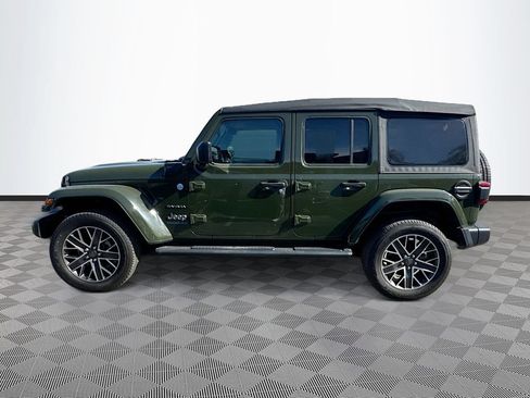 Used 2023 Jeep Wrangler Unlimited Sahara w/ Cold Weather Group AWD/4WD image 9