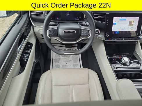 Certified 2022 Jeep Wagoneer Series III w/ Flexible Seating Group AWD/4WD image 9