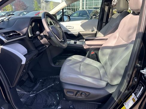 Used 2025 Toyota Sienna XLE w/ XLE Plus Package AWD/4WD image 12