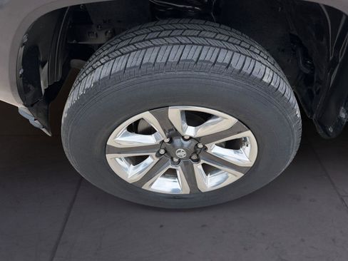 Used 2019 Toyota Tacoma Limited image 14