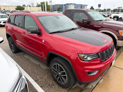 Used 2018 Jeep Grand Cherokee Trailhawk w/ Trailhawk Luxury Group AWD/4WD image 2