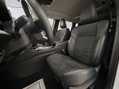 Used 2025 Mitsubishi Outlander SE image 8