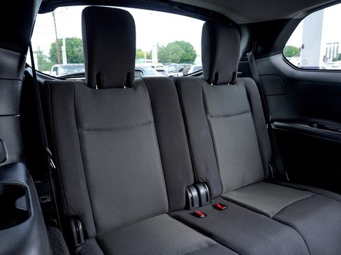 Used 2019 Nissan Pathfinder SV image 18