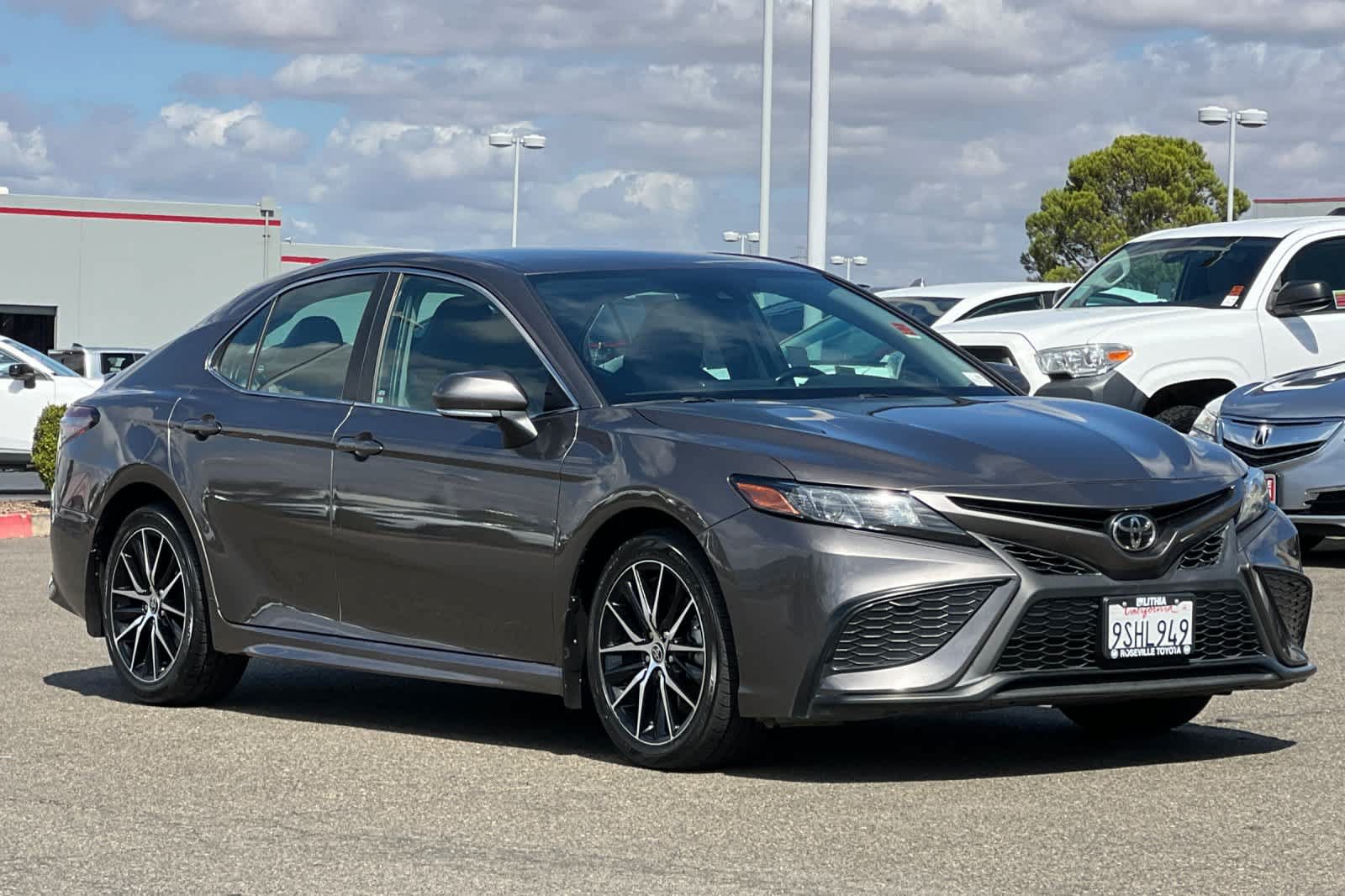 Used 2023 Toyota Camry SE FWD image 5