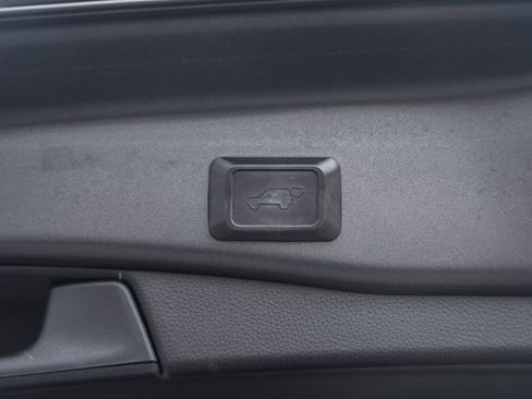 Used 2019 Toyota RAV4 XLE w/ Convenience Package image 11