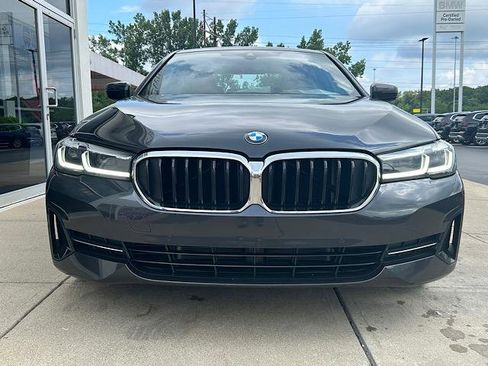 Certified 2022 BMW 530i xDrive 530i xDrive Sedan w/ Convenience Package image 2