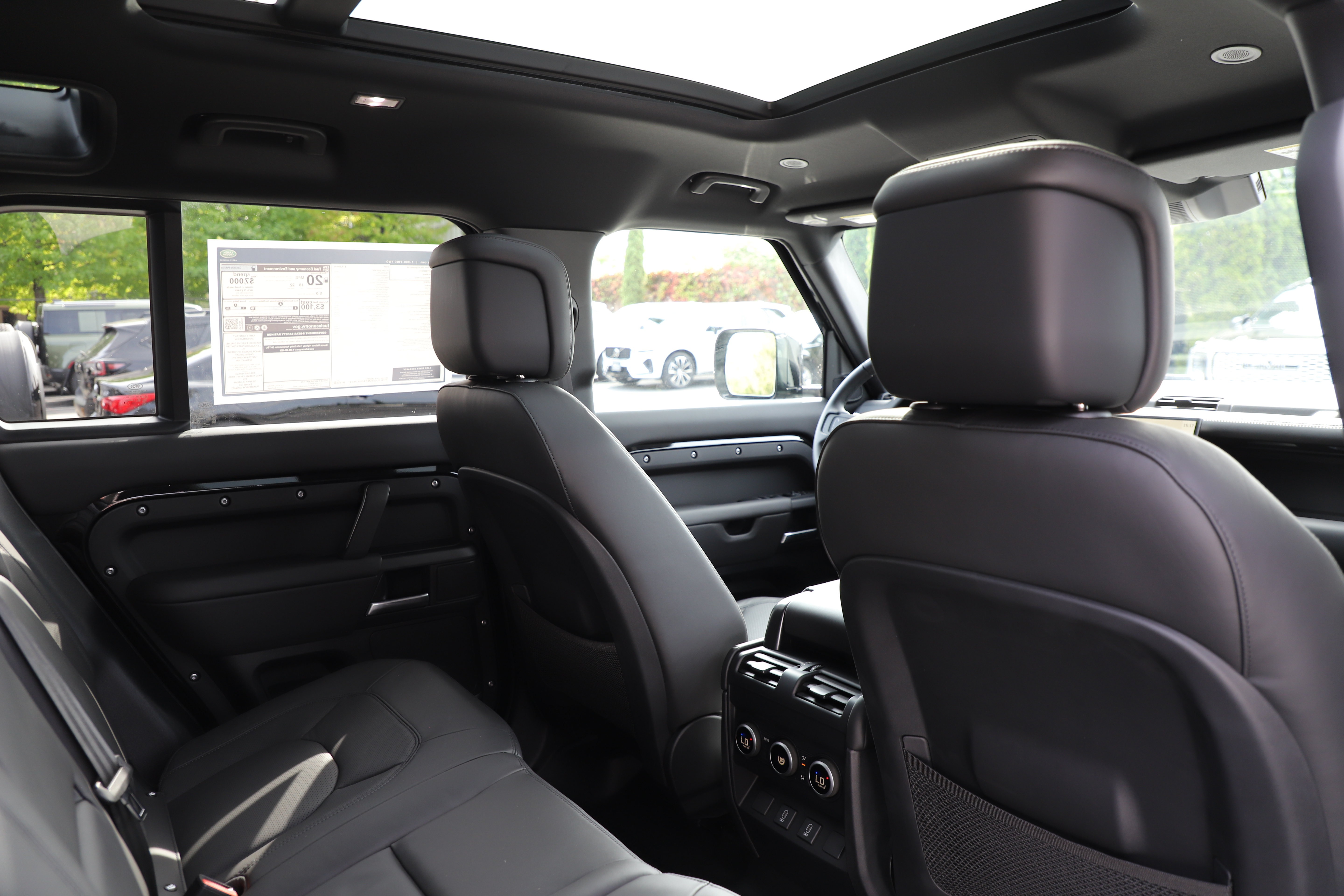 New 2026 Land Rover Defender 110 X-Dynamic SE AWD/4WD image 9