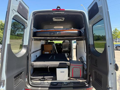 Used 2020 Mercedes-Benz Sprinter 2500 w/ Comfort Plus Package image 34