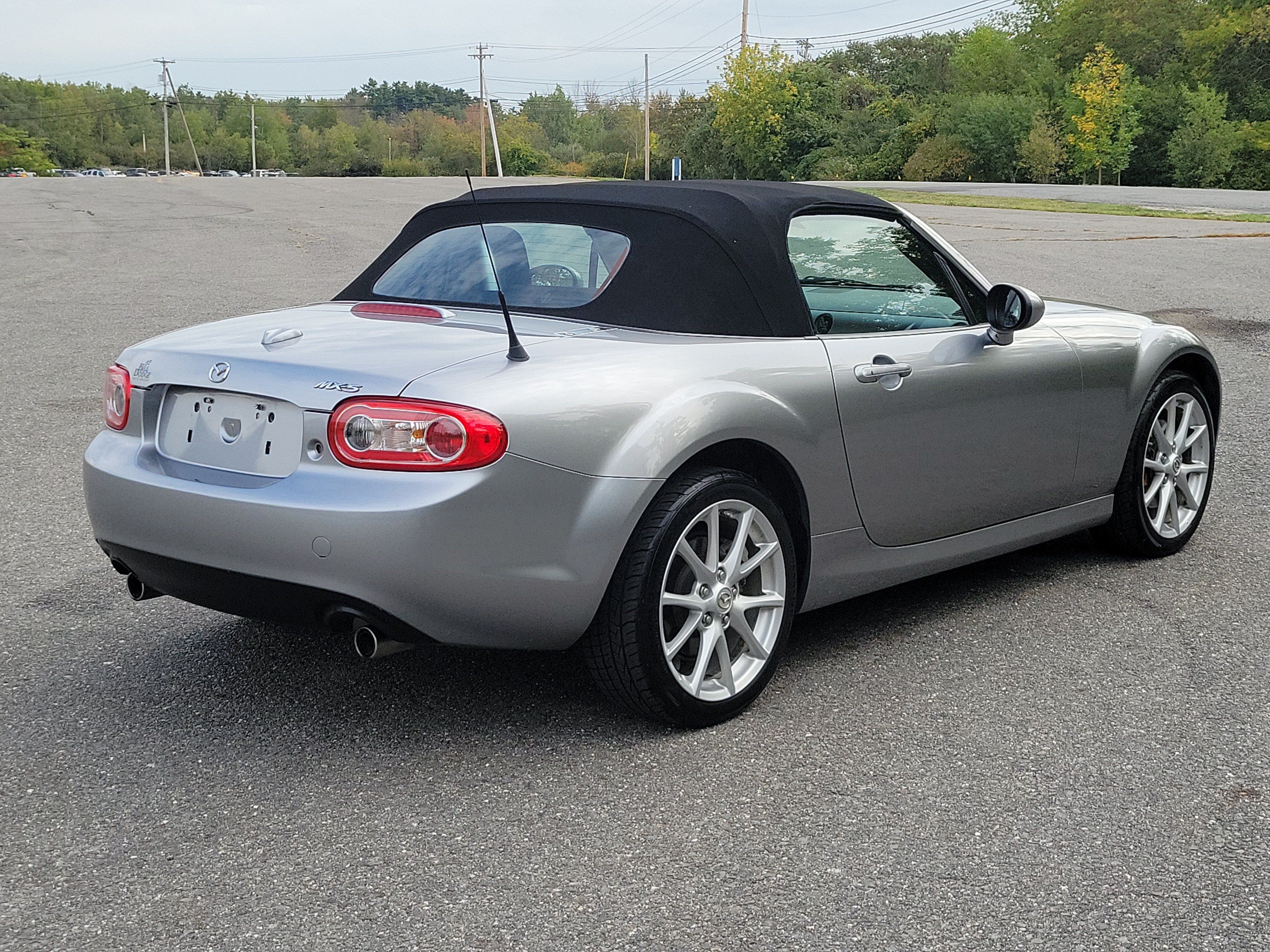 Used 2011 MAZDA MX-5 Miata Grand Touring w/ Premium Pkg RWD image 5