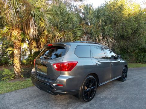 Used 2018 Nissan Pathfinder SL w/ Midnight Edition Package FWD image 7