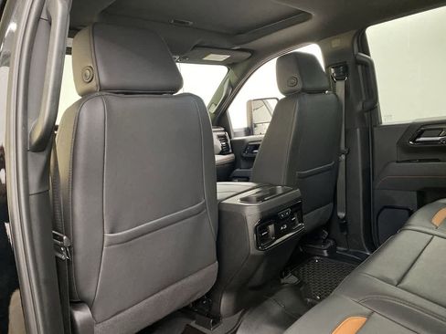 Used 2025 GMC Sierra 3500 AT4 w/ AT4 Premium Plus Package image 15