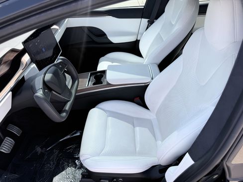 Used 2022 Tesla Model X image 29