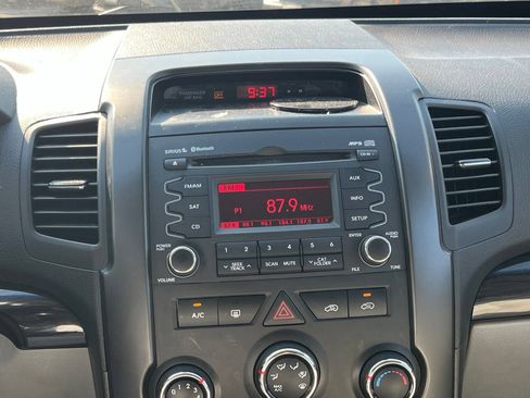 Used 2013 Kia Sorento LX w/ Value Pkg FWD image 28