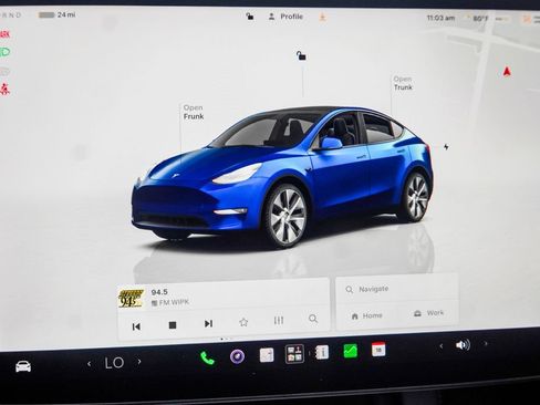 Used 2023 Tesla Model Y AWD image 22