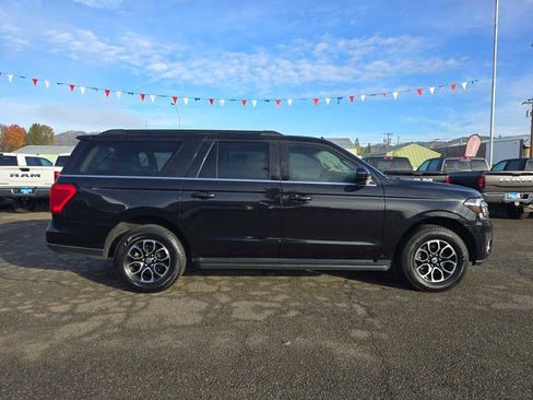 Used 2024 Ford Expedition Max XLT image 6